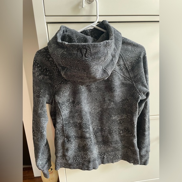 Lululemon Hoodie with filigree design - Picture 3 of 4